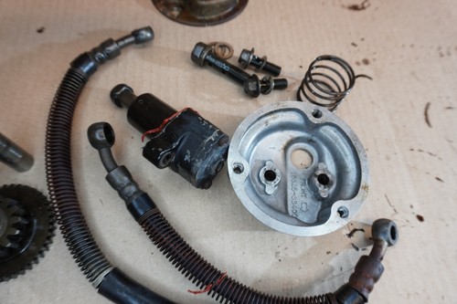 Suzuki Gsxr gsxr400 400 GK71 1986 various engine parts  engine motor - Picture 6 of 10