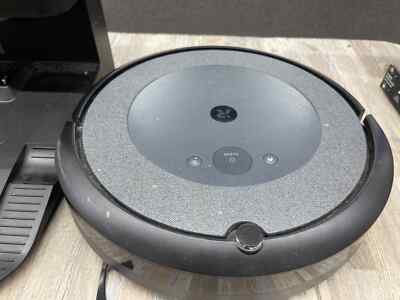 iRobot Roomba RVD-V1 WITH /bin (ADJ-N1) TESTED GOOD. USED