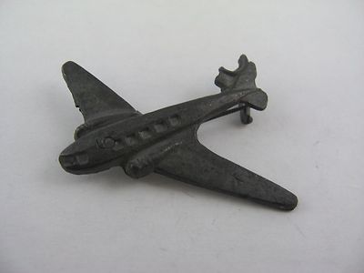 Vintage DC-3 Style Twin Engine Propeller Airplane Pin Brooch Pewter Tone Metal