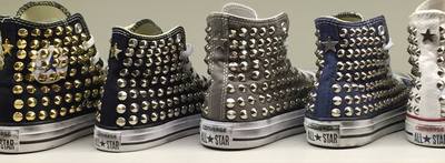 Converse All Star High Custom mit Nieten Silber Dreckseffekt Stern 