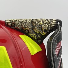 Nuevo remate de casco de fuego Fierce Bear