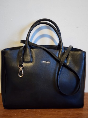 Furla Tasche schwarz mit Umhängegurt