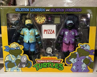 NECA Teenage Mutant Ninja Turtles (TMNT Cartoon) Vacation Leonardo & Donatello