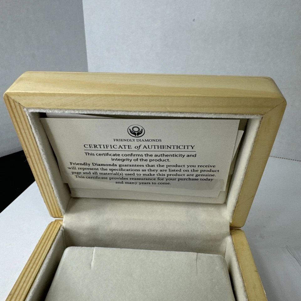 Anillo de compromiso de diamantes cultivados en laboratorio de oro blanco de 10 quilates (claridad-VS2/SI1, color H-I Foto 2 de 4