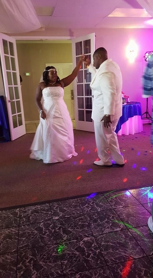 David'S BRIDAL 婚礼礼服象牙色 16W 码带面纱和懒人鞋 — 第 4/4 张图片