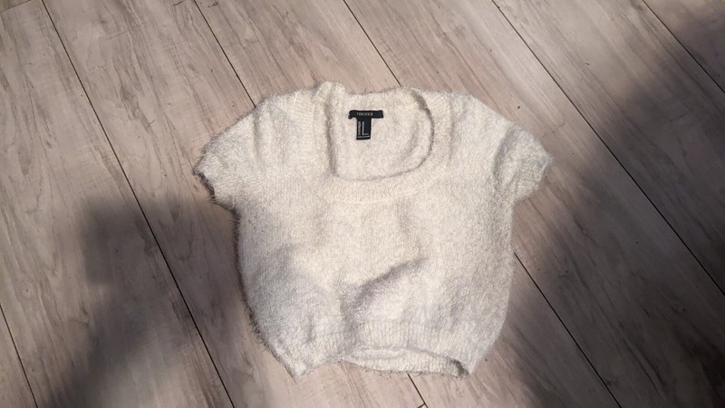 WHITE FOREVER SWEATER  SHIRT  SIZE MED 