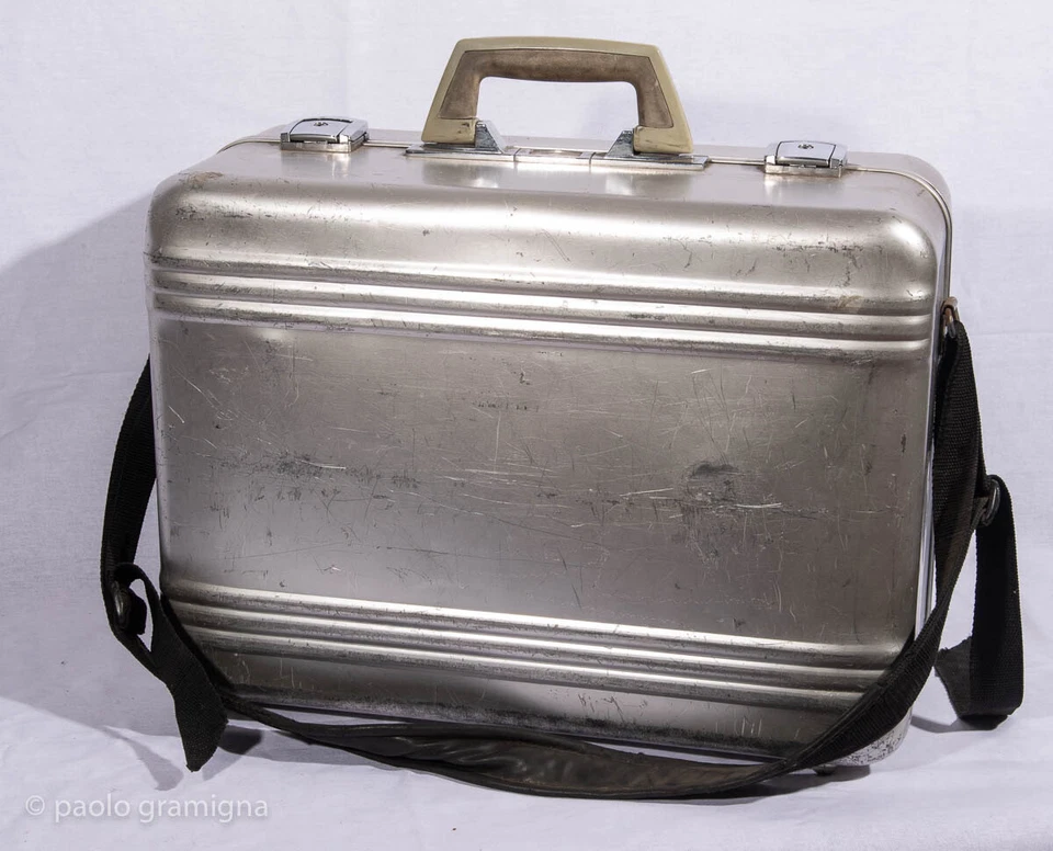 Mamiya Original Vintage Aluminum Camera Case Professional VERY RARE - Image 2 of 4