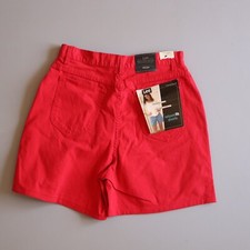 Lee vtg Mom Jean Shorts Relaxed Fit Denim Tag 16 Measure 31 High Waist 90s RED