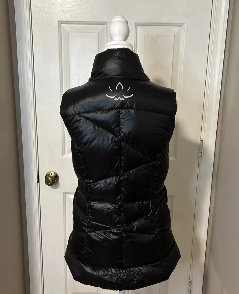 Chaleco acolchado Beyond Yoga para mujer negro talla pequeña Foto 2 de 4