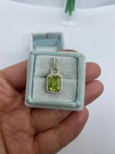 Cadena colgante halo boda simulada corte esmeralda peridoto enchapado en oro amarillo de 14K Foto 3 de 4