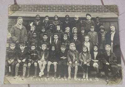 1943 First Street School, Warren Ohio 1st Grade Class Picture 5x7'' 