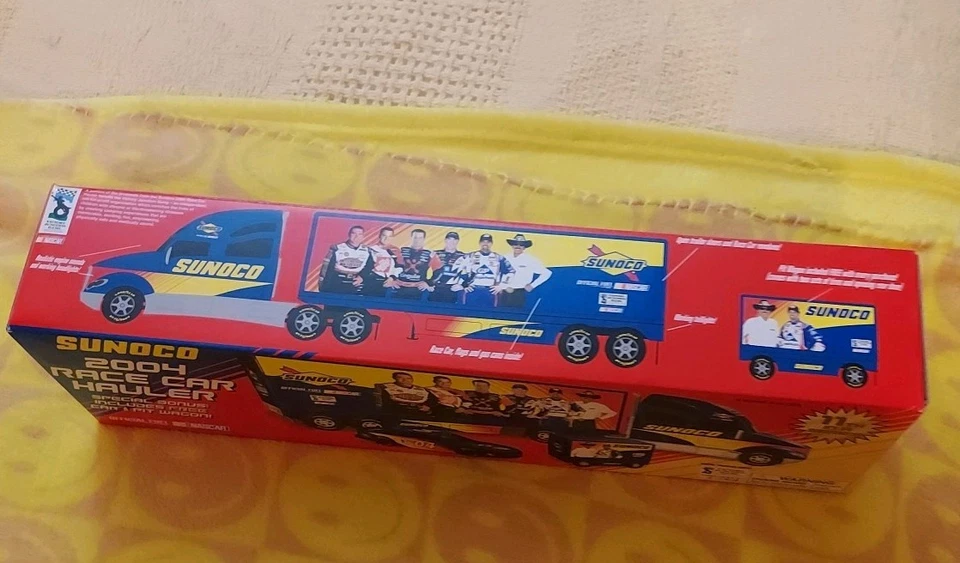 Camión para carros de carreras Sunoco 2004 NASCAR con car Pit Petty Wagon serie 11 nuevo en caja Foto 4 de 4