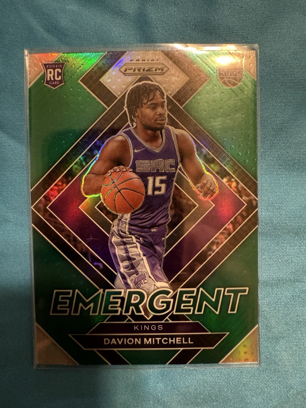 2021-22 Panini Prizm - Emergent Davion Mitchell #25 Green Prizm (RC)