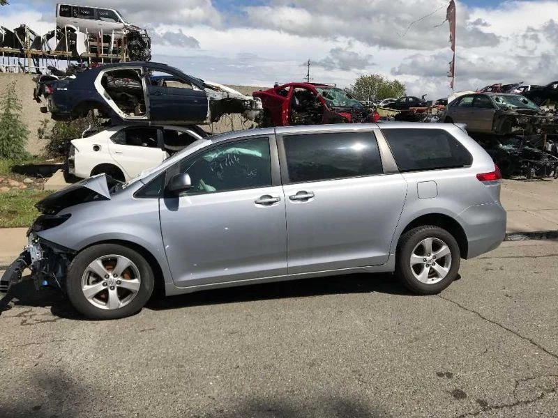 Toyota Sienna 2013 antena montada en el techo Foto 4 de 4