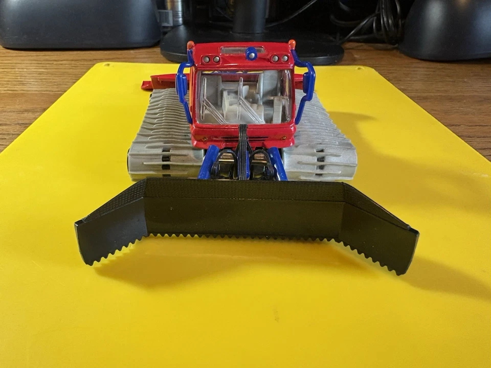 SIKU 1/50 Pistenbully 300W Snow Plow Diecast Toy RARE HTF GOOD COND. USED - Image 3 of 4