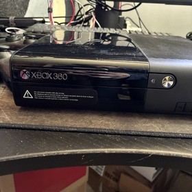 Microsoft Xbox 360 500gb E Console Bundle With 2 Controllers