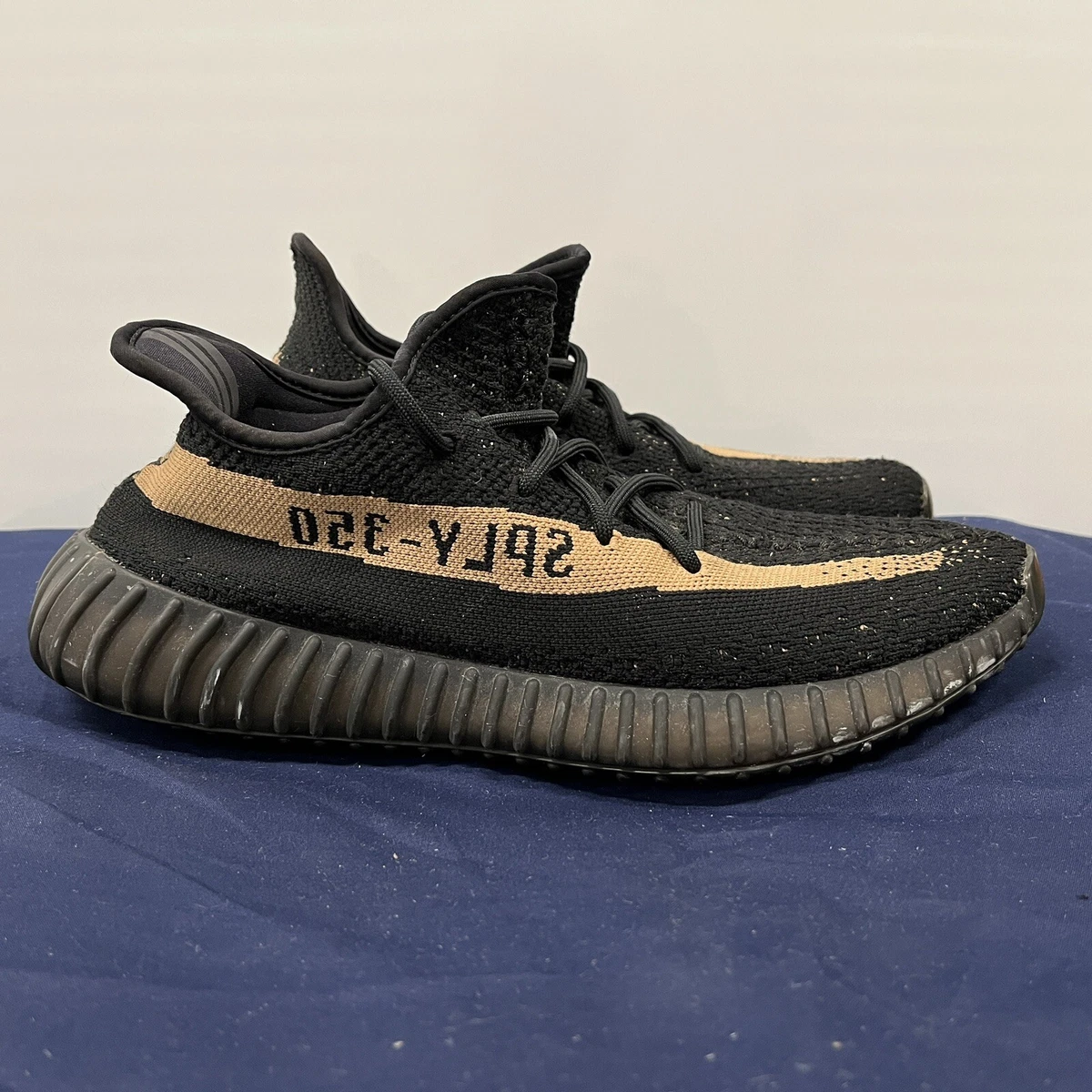 Size 9.5 Adidas Yeezy Boost 350 V2 Core Black Copper Shoes Mens