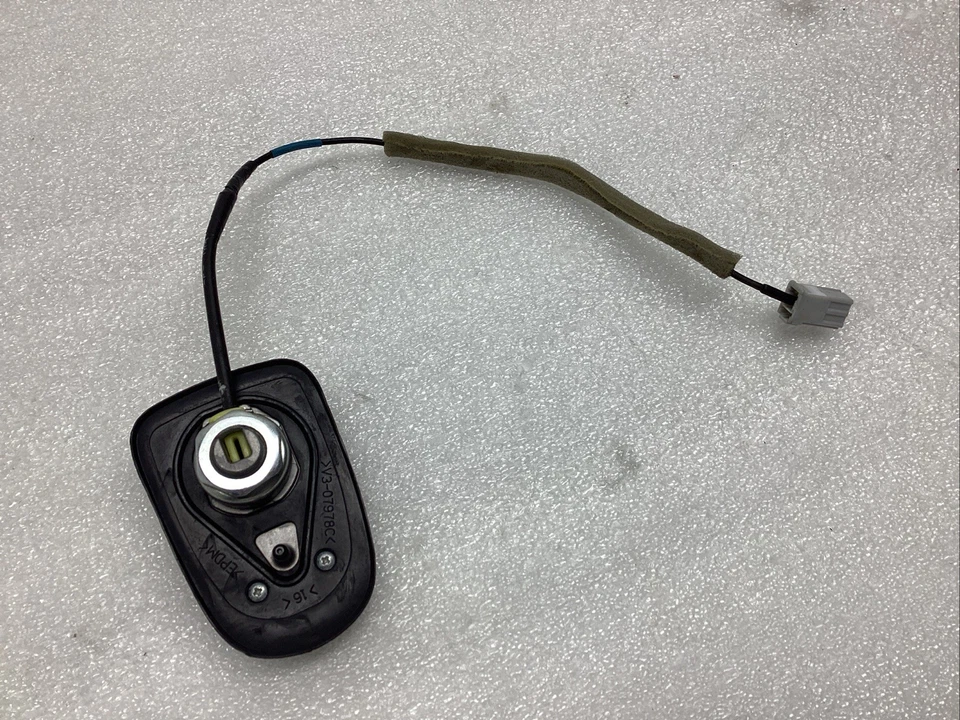 Antena montada en el techo Toyota Sienna 2011-2014 OEM Foto 2 de 4