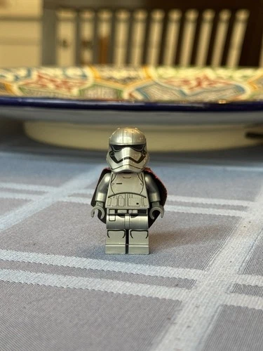 LEGO Star Wars Captain Phasma Minifigure 75103