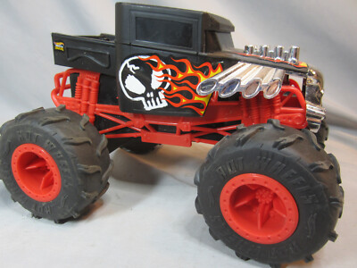 Hot Wheels 1:15 Scale BONE SHAKER RC Monster Truck No