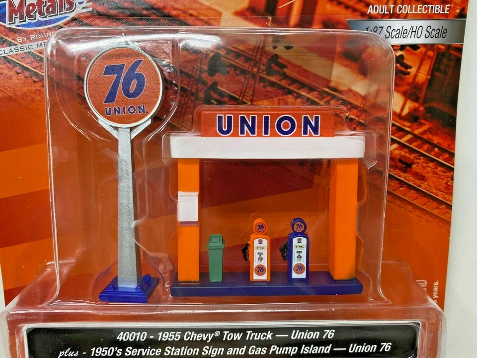Classic Metal Works #40010 Union 76 - '55 Chevy Tow Truck & Gas Pump Island - Image 3 of 3