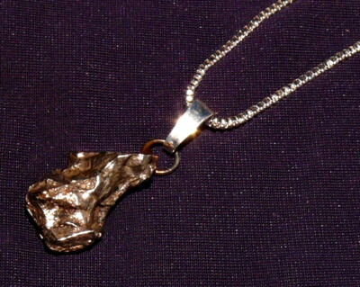 Anhänger Meteorit Campo del Cielo, mit Kette versilbert, 22x13x6mm 6,5g