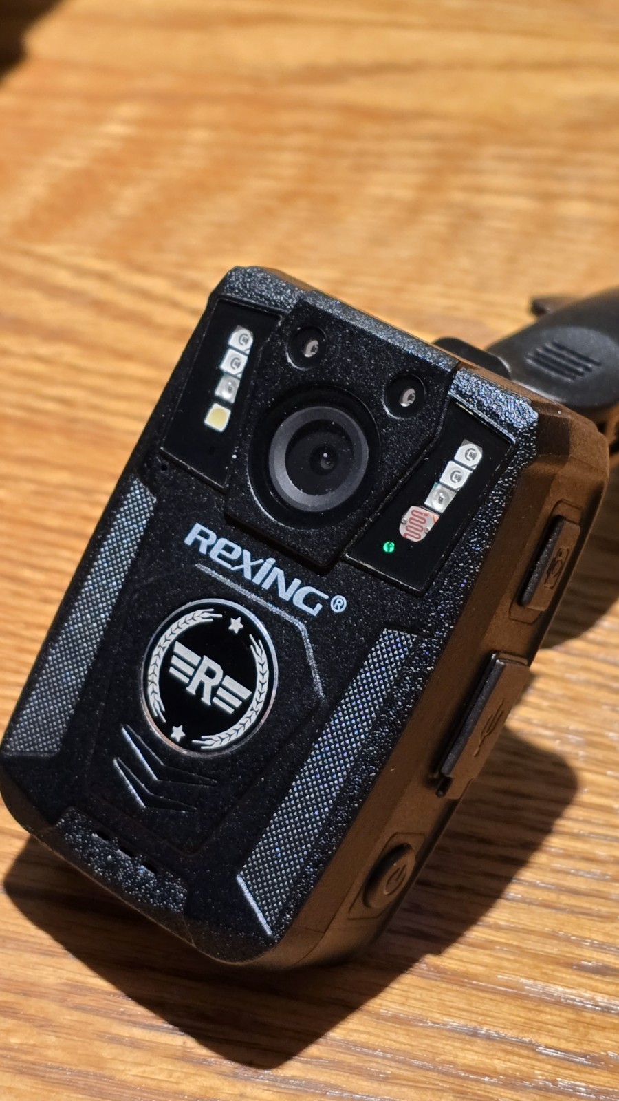 Rexing P1 Body Worn Camera, 2" Display 1080p Full HD 64G Memory 10Hr Battery