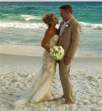Ivory/White Lace V-Neck Sleeveless Stunning  Wedding Dress