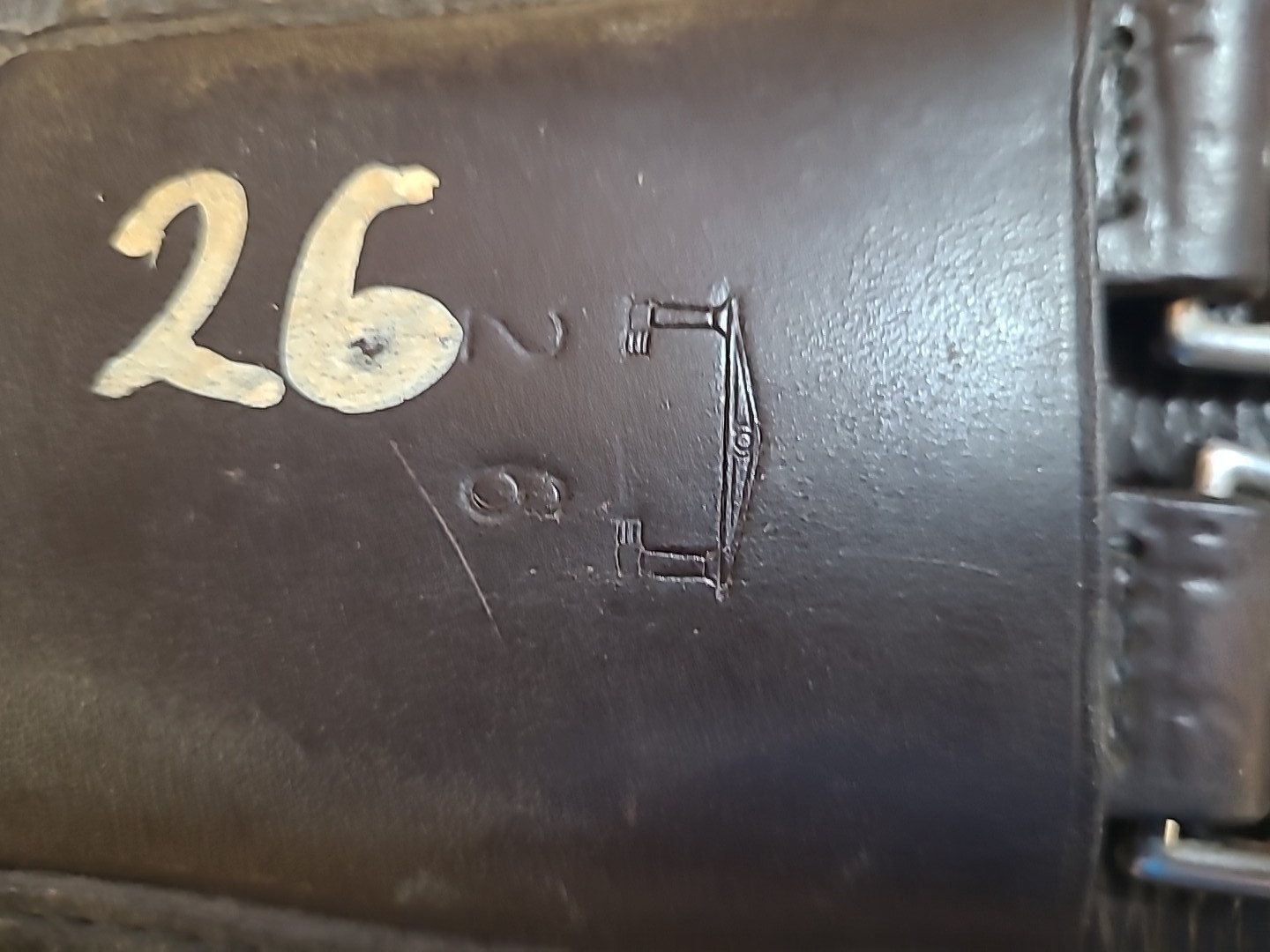 Albion Padded Leather Girth 26"