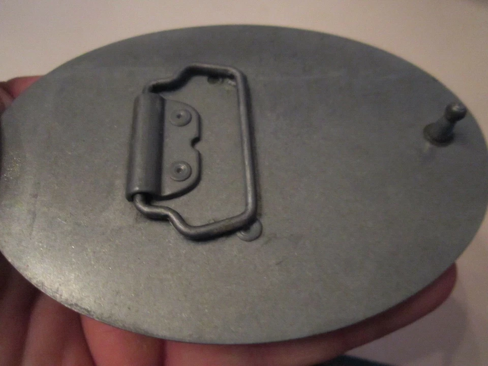 VINTAGE BOTTOM'S UP QUENCH YOUR THIRST BELT BUCKLE BUILT IN BOTTLE OPENER GW-9 - Image 4 of 4