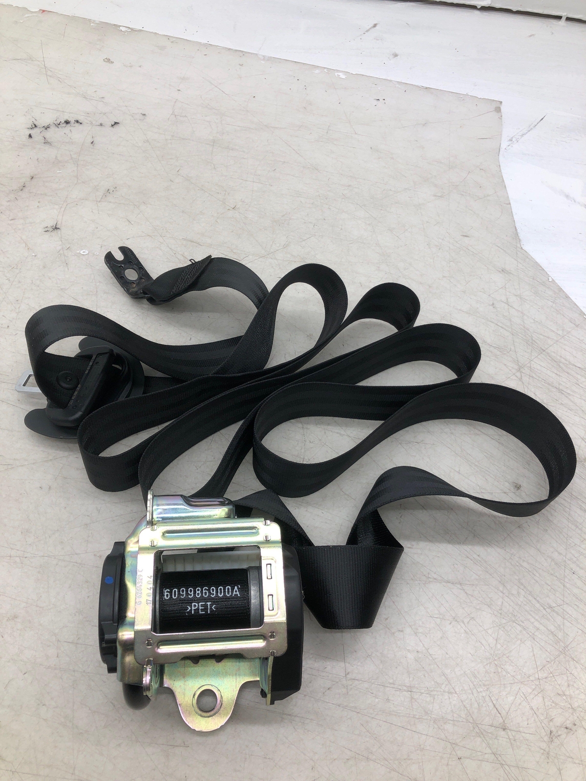 2016-2020 BENTLEY BENTAYGA REAR LEFT DRIVER SIDE SEAT BELT RETRACTOR BLACK OEM