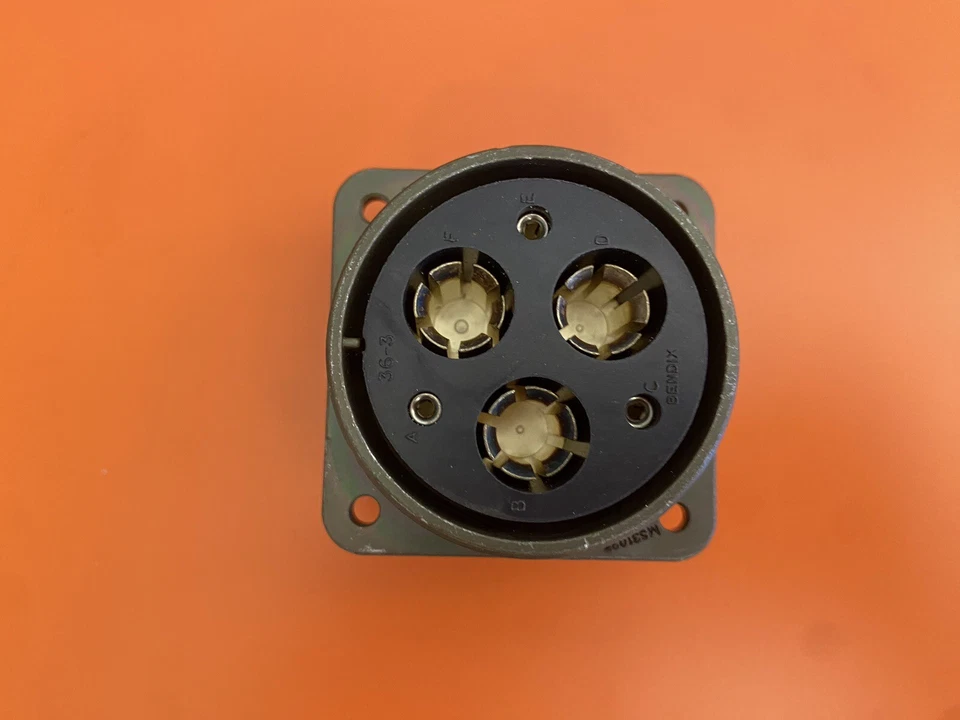 Bendix/Amphenol Circular MIL Spec Connector 6P MS3102R36-3S  - Image 3 of 4
