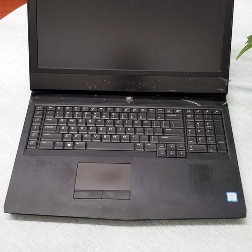 Alienware 17 R4 17.3" i7-7700HQ-2.8GHz 16GB-RAM 128GB-SSD+1TB GTX 1070 Win 11 - Picture 3 of 7