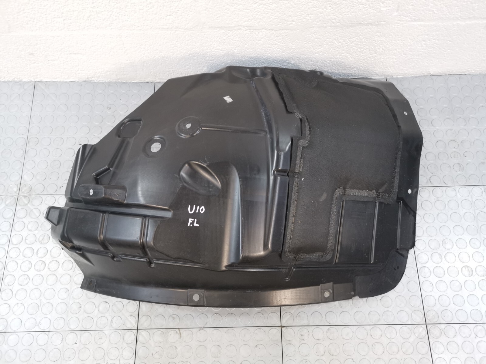 2017 - 2020 Maserati Levante FRONT LEFT FENDER SPLASH GUARD 670032466