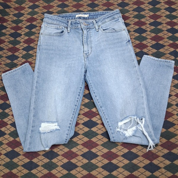 Levi’s 721 High Rise Skinny Jeans Size 29 Light Wash Blue Distressed Denim
