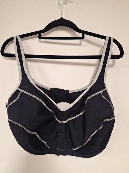 Triaction 18B   Sports Bra - Black Running Athlete  Polyamide Lingerie Comfort 