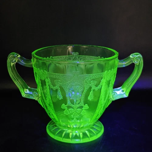 Vintage Anchor Hocking Cameo Green Depression Glass Green Bowl w/Handles Glows