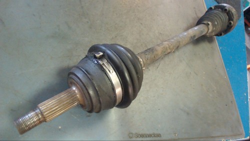 Antriebswelle Links Vorne ABU VW Golf 1.6 55 KW 75 PS 211627 Km