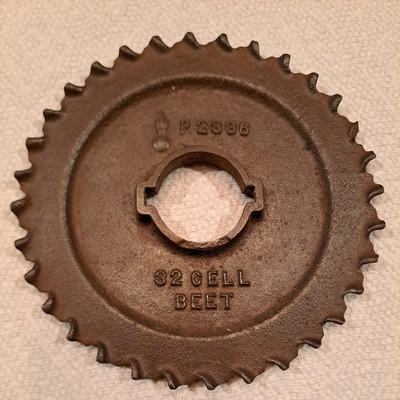 JI Case Seed Plate P2336 32 Cell Beet