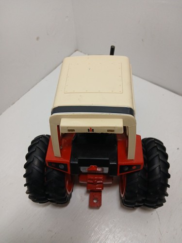 Ertl International Harvester 1486 Tri-Stripe Tractor With Duals - Picture 7 of 12