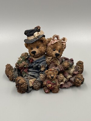 Teddy Bear Family 3 Bears Leaning On Each Other, Mom Dad Child Figurine Decor
