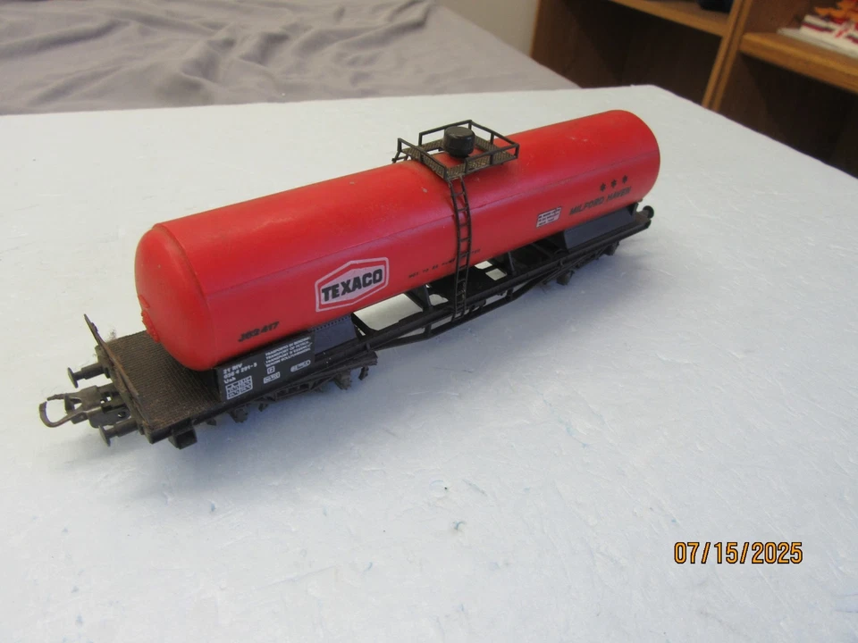 HO - Lima 2916  Long Tank Car "TEXACO" MILFORD HAVEN - Image 3 of 4