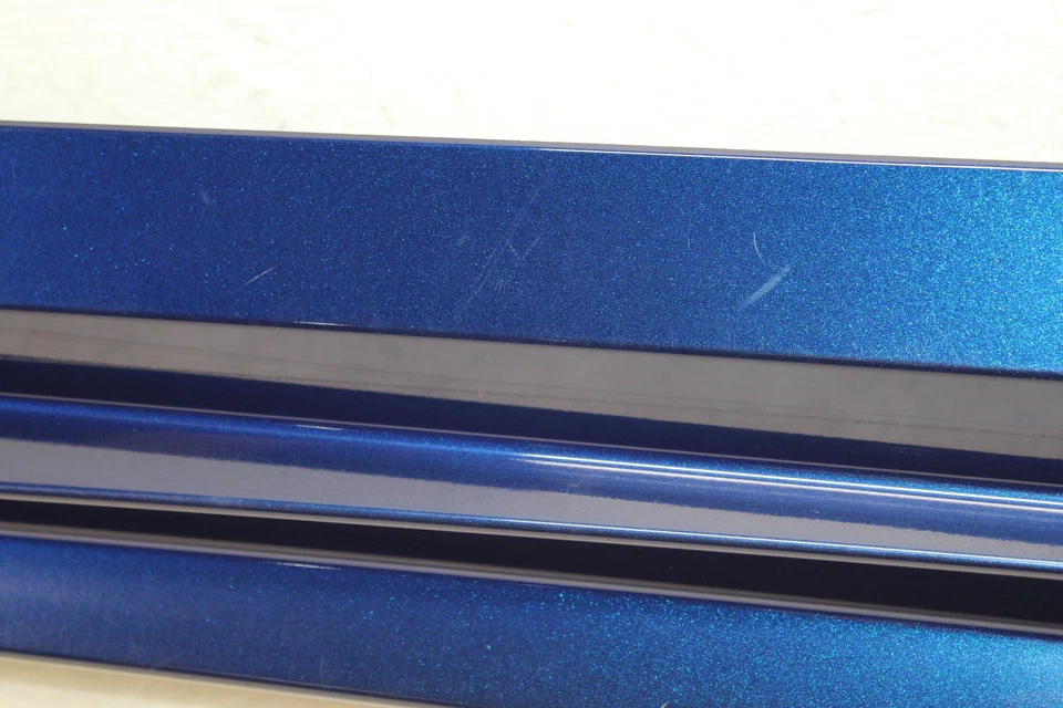 2017-2022 Infiniti Q60 Right Rocker Panel Molding 768525CA0H OEM MY7 - Image 3 of 4