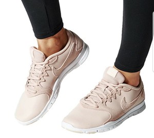 nike flex essential ladies
