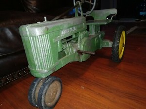 RARE-Vintage-Antique-John-Deere-Pedal-Tractor-Toy-Model-60