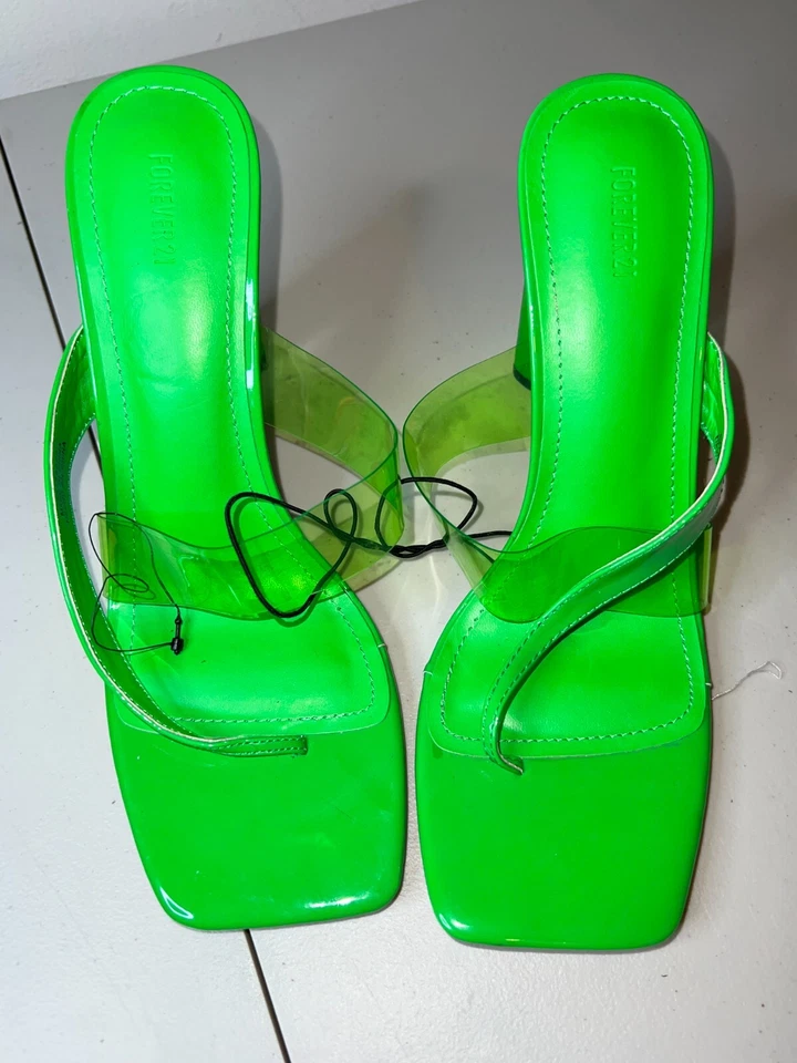 Sandália feminina Forever 21 salto alto 9 verde alça transparente biqueira quadrada - SEM CAIXA! - Imagem 2 de 4