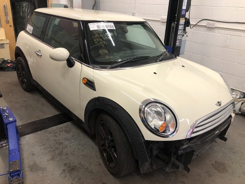 MINI R56 R57 1.6 One Brillo Negro C Pilar Exterior Borde Pasajero Izquierdo 7146101 - Imagen 9 de 11