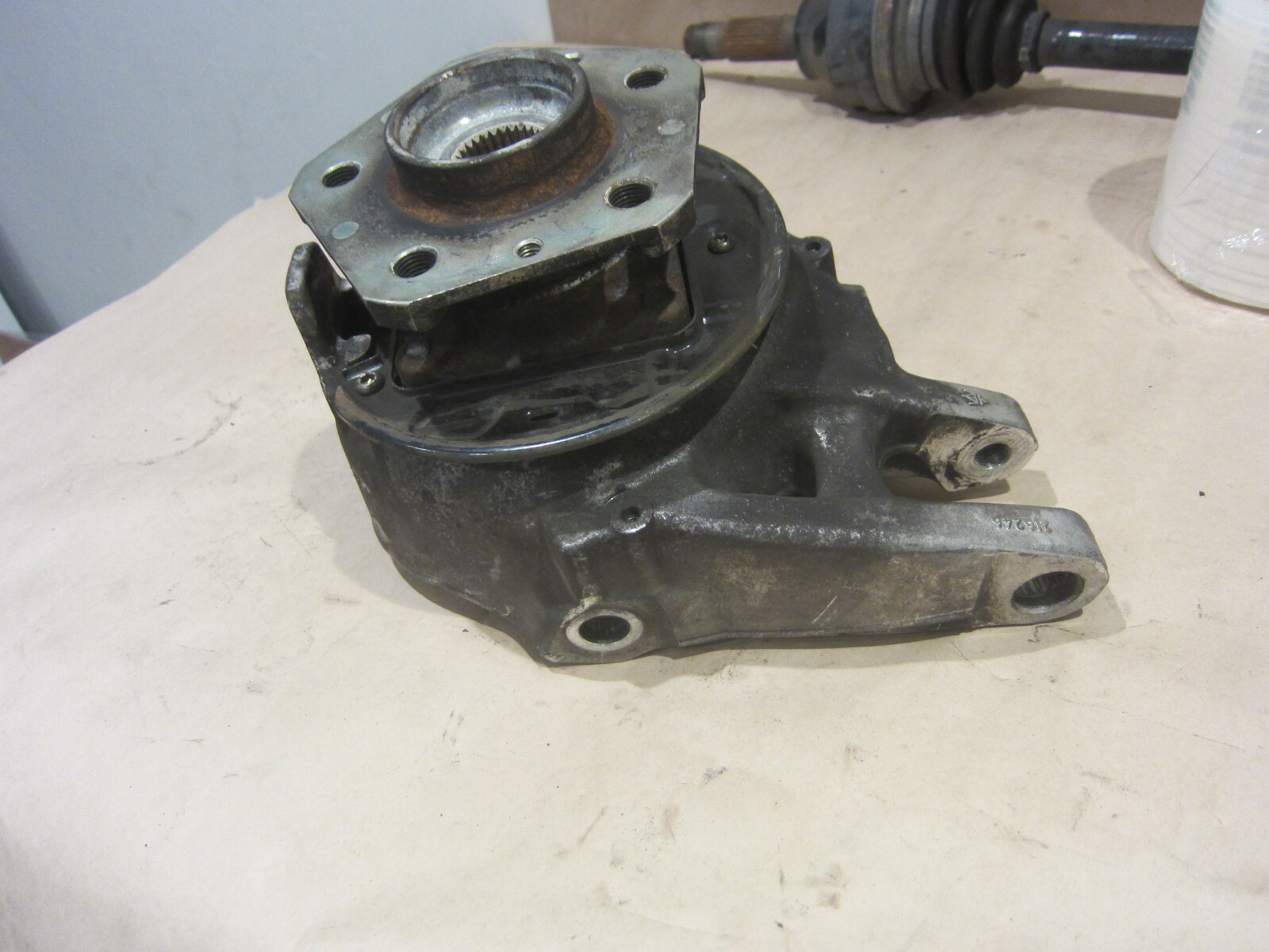 Maserati Quattroporte  2006 - RH Rear Hub Holder with Hub  - P/N 216250