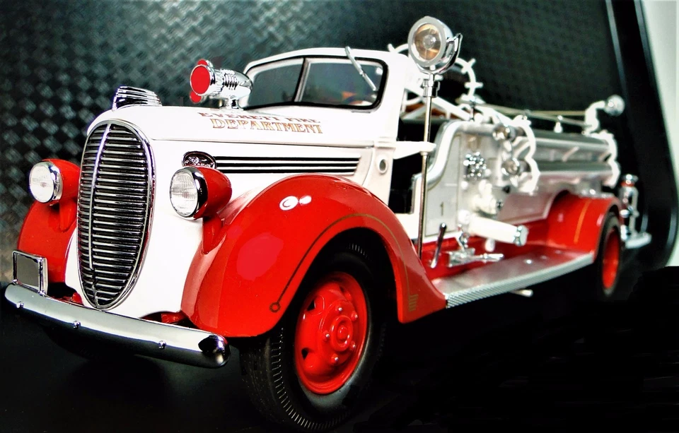 Vintage Classic Antique Red Fire Engine Truck Metal Dream Model Car Pickup Promo - Image 2 of 4