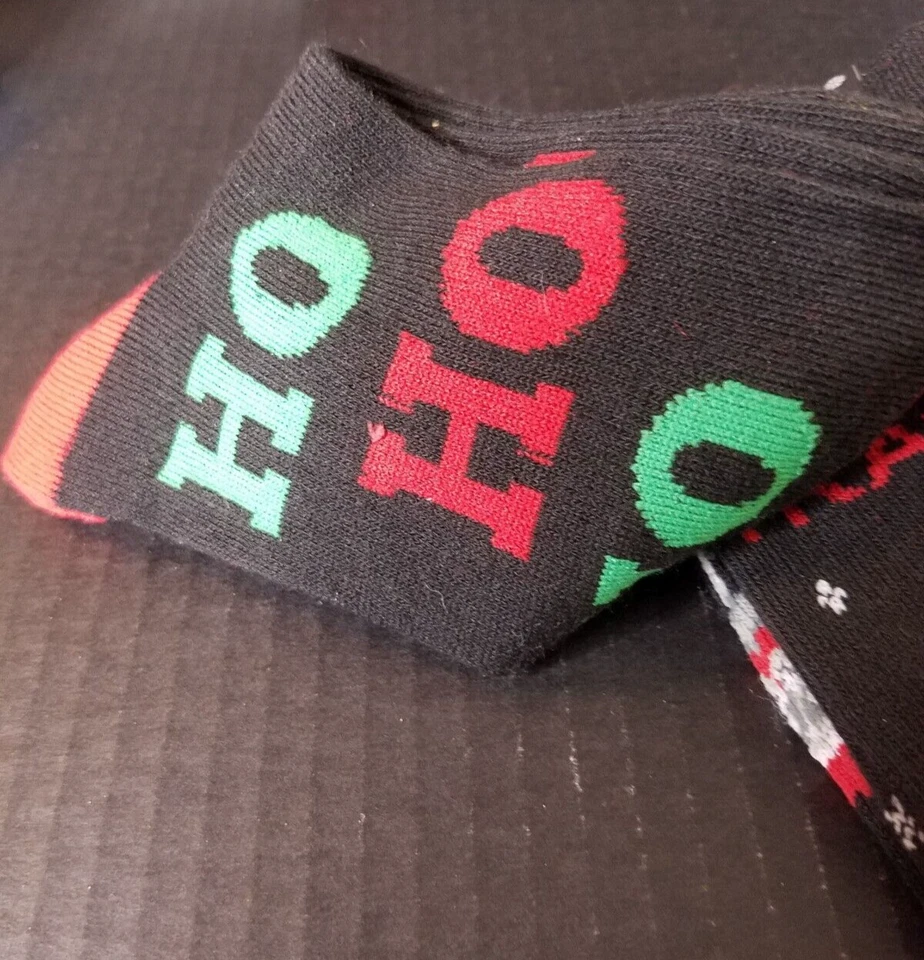 2 pares de calcetines navideños Davco para mujer "Ho Ho Ho" Wish You A Trashy Christmas Foto 4 de 4